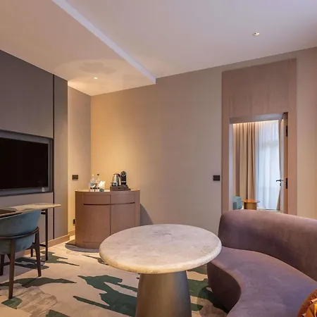 Swissotel Szálloda 5*
