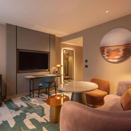 Swissotel Szálloda 5*