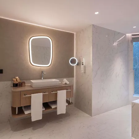 Szálloda Swissotel 5*
