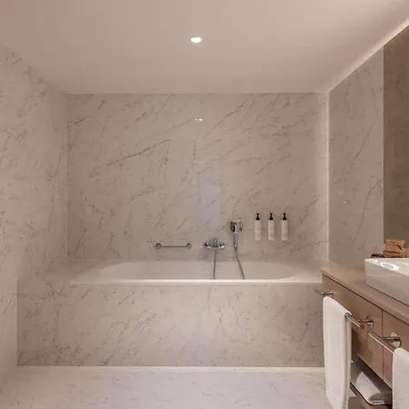 Swissotel Szálloda 5*